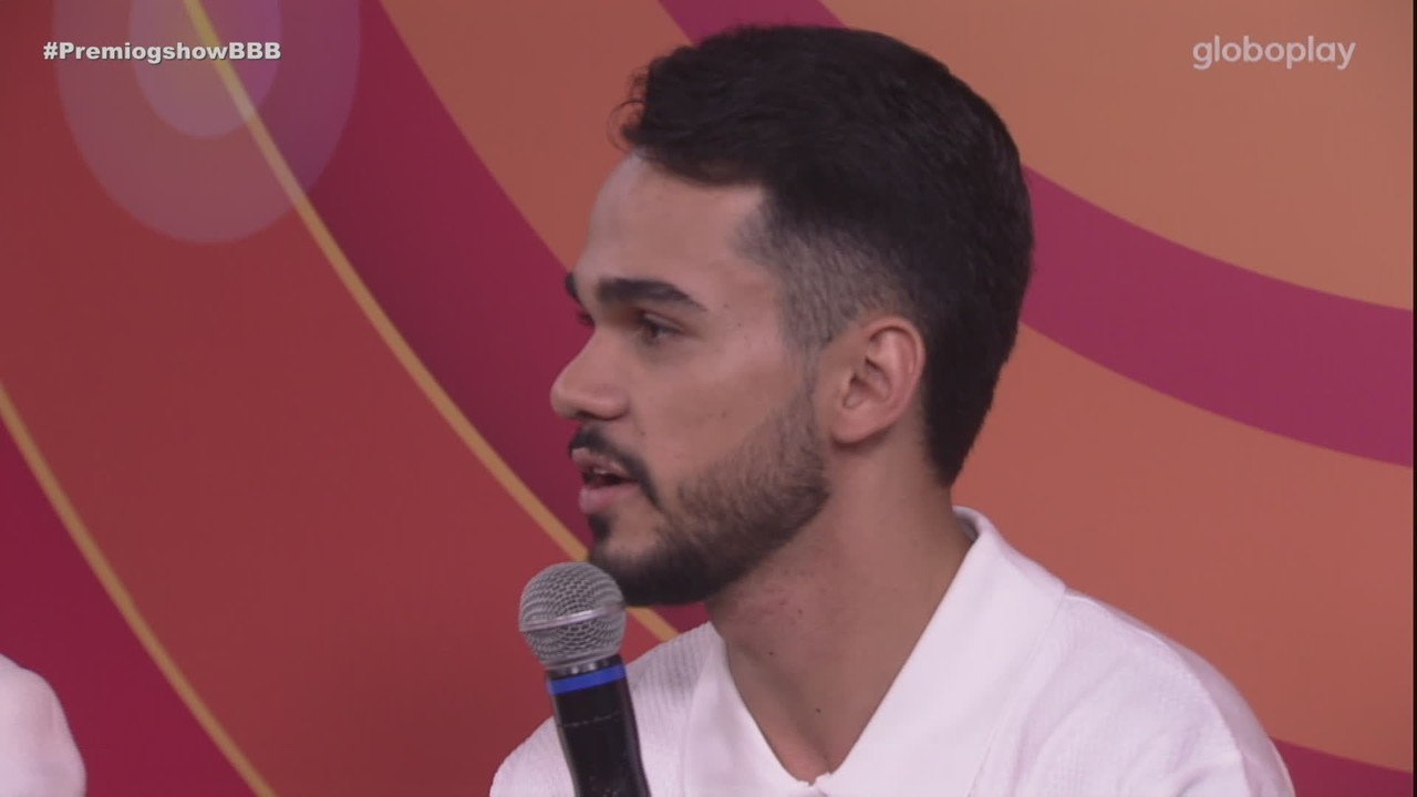 João Gabriel conta que resolveu situação com affair que tinha fora do BBB 25: 'Está bom'