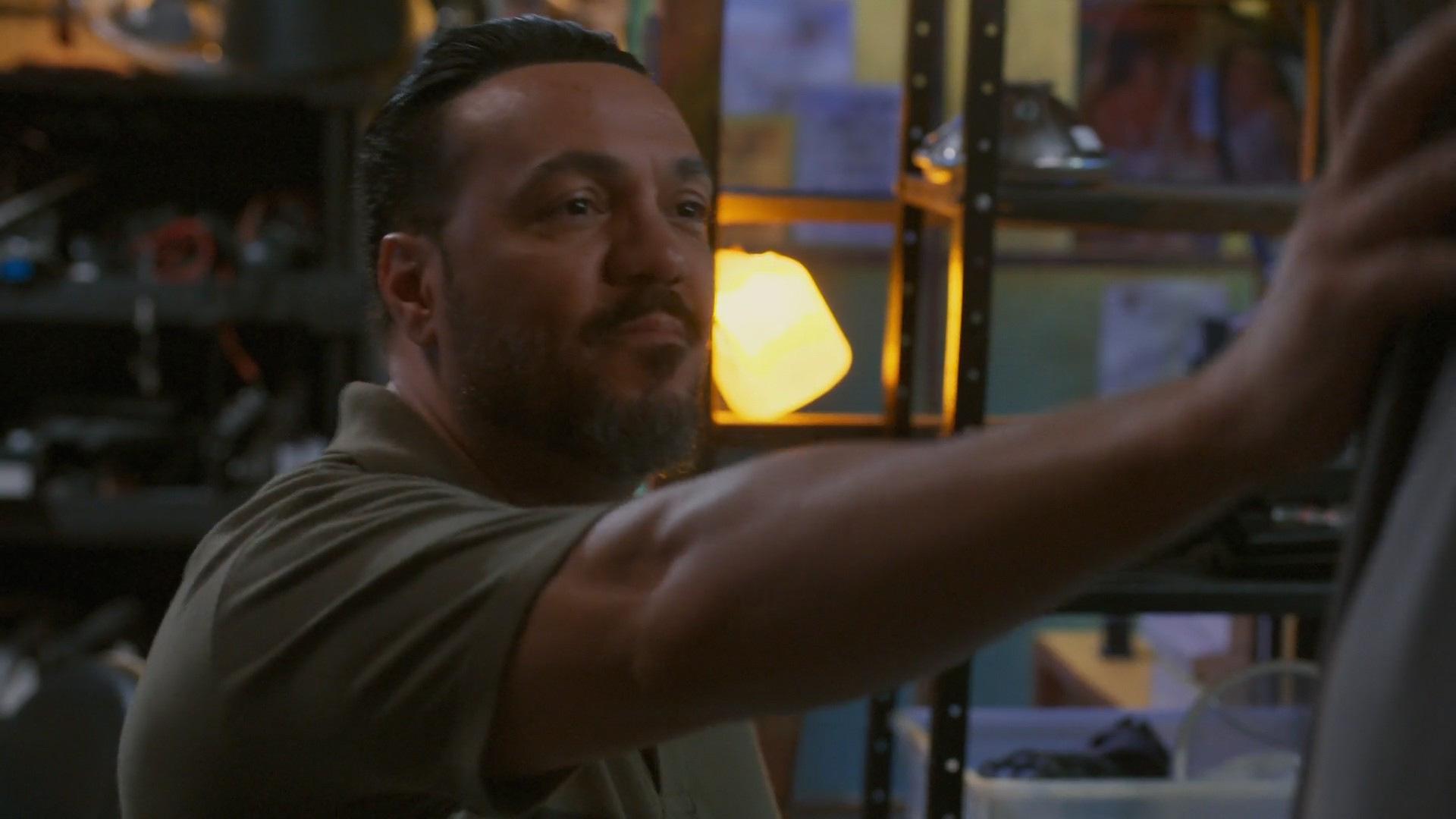 Três Graças: Misael volta mexido após reencontrar Consuelo, paixão do passado