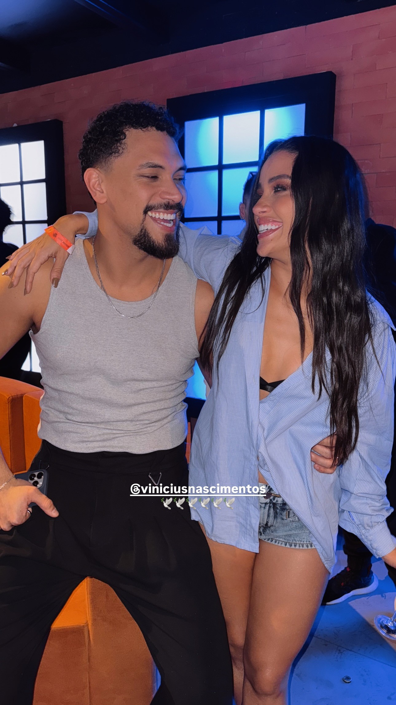 Eva comenta reencontro com Vinícius em Festa da Final do BBB 25: 'Emoji de pomba da paz'