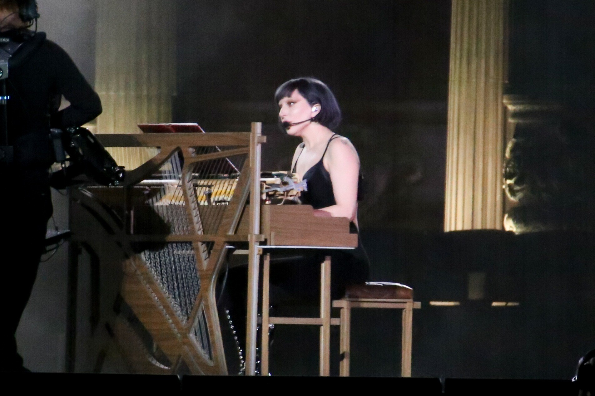 Lady Gaga manda indireta para os fãs: 'Vou dormir para o show de amanhã'