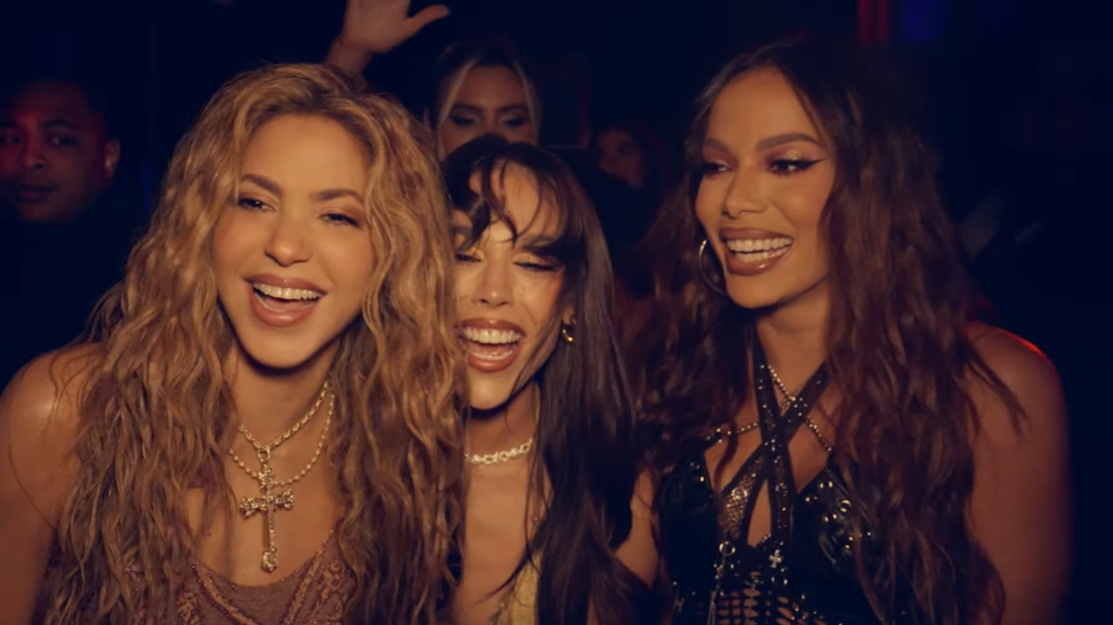 Anitta anuncia parceria com Shakira