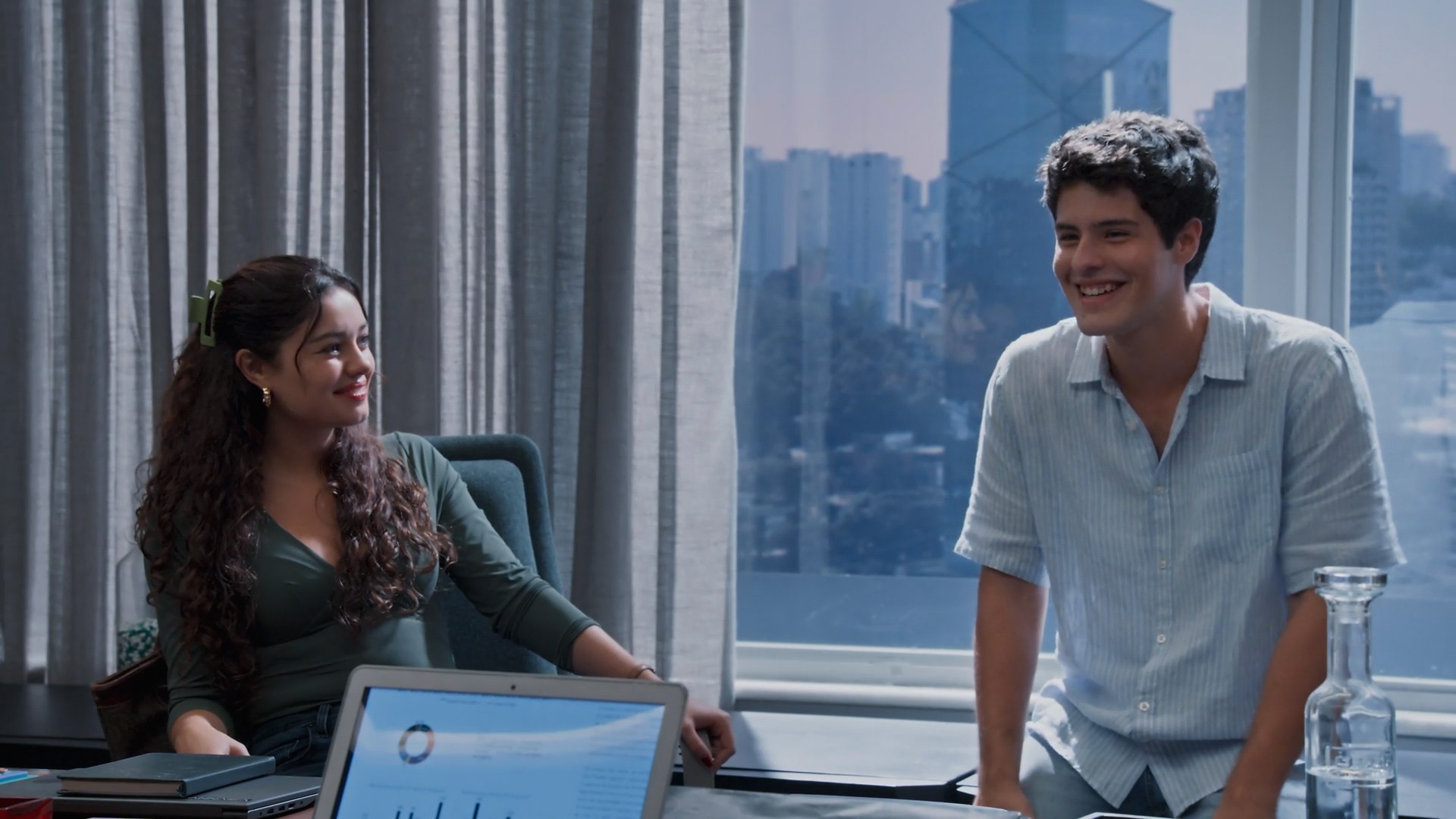 Três Graças: Raul vira estagiário de Gerluce