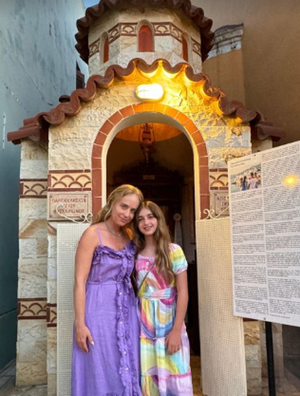 Angélica com a filha na Grécia — Foto: reprodução