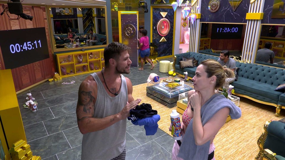 Jonas Sulzbach diz que Paredão foi 'fraquíssimo' e Ana Paula Renault rebate: 'Está com medo?' — Foto: Globo