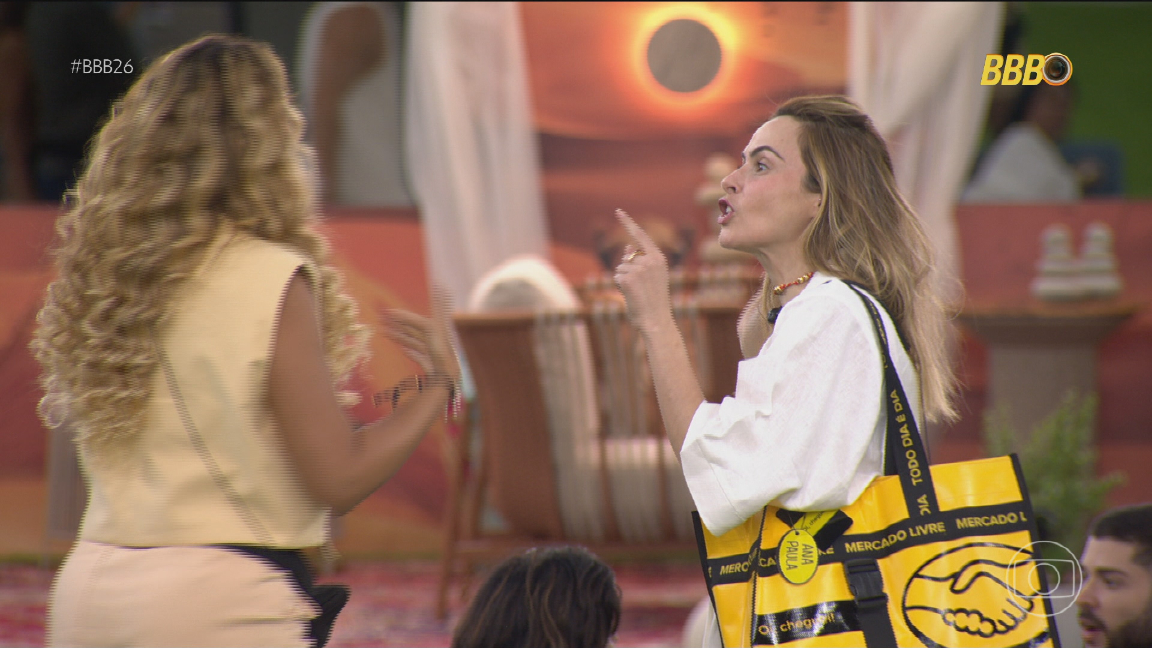 Ana Paula Renault encontra Sarah Andrade e dispara: 'Mentirosa'