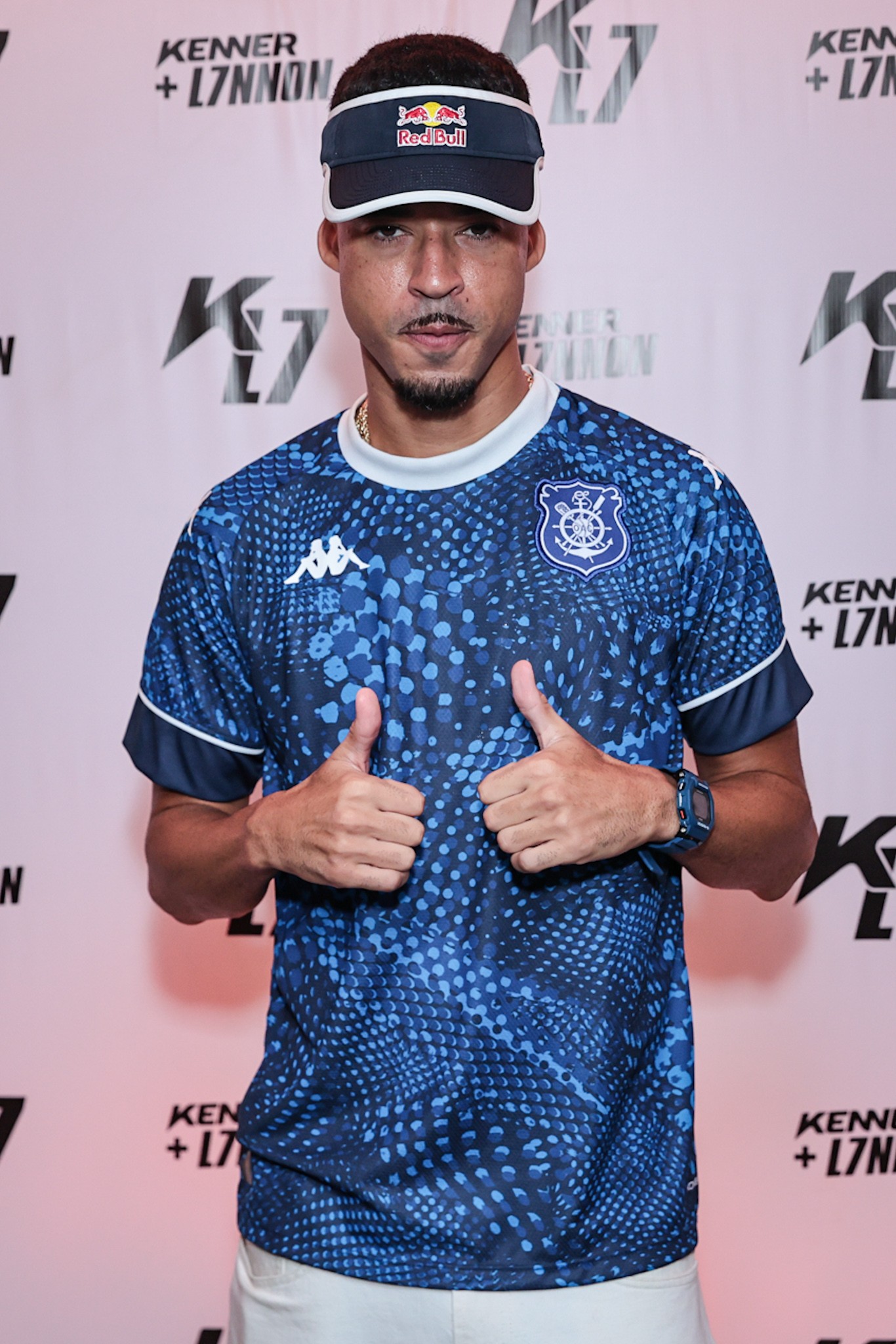 L7nnon recebe famosos e amigos em lançamento de coleção no Rio: 'Muito feliz de estar vivendo isso'