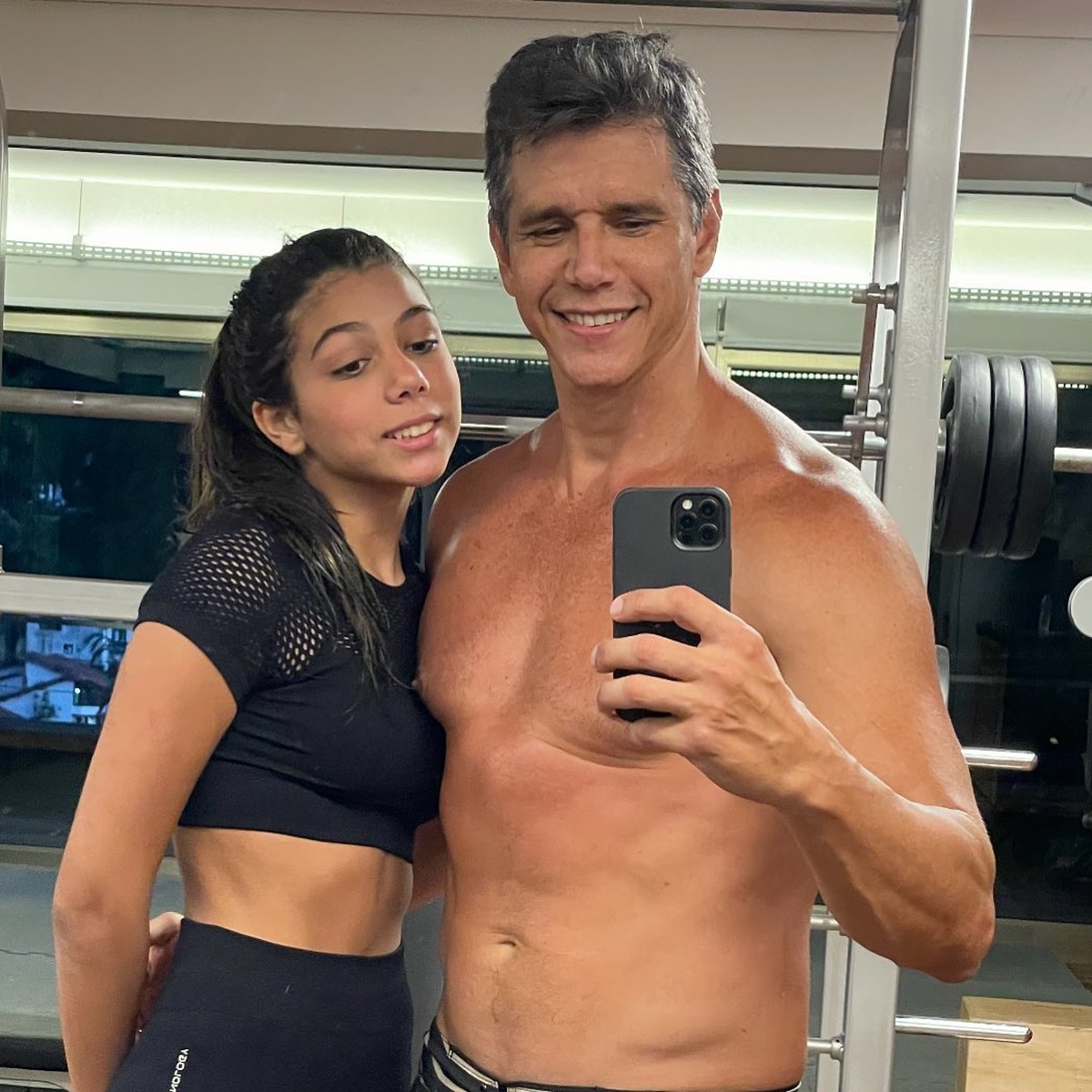 Marcio Garcia treina com a filha e mostra corpo sarado aos 50, Famosos