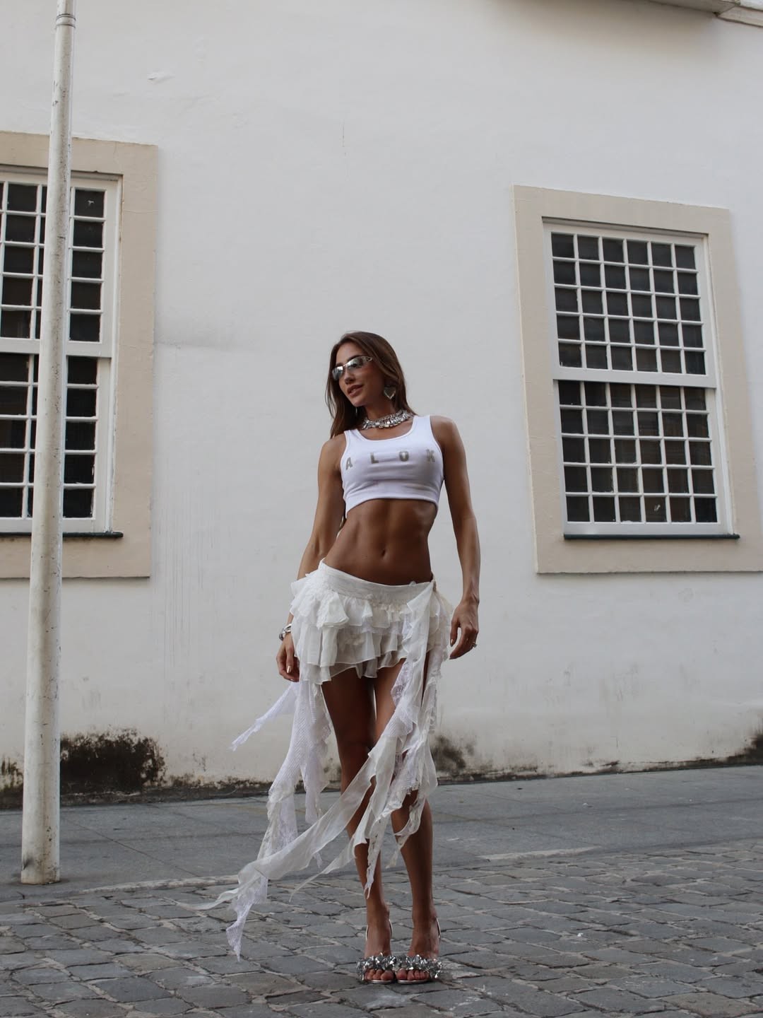 Sem Alok saber, Romana Novais curte Pipoca do Psirico disfarçada em Salvador