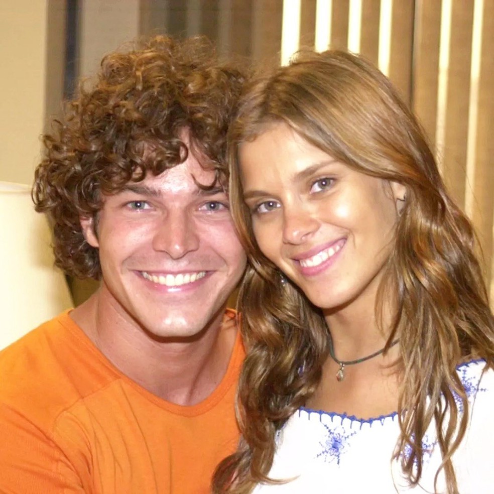 O casal Edwiges (Carolina Dieckmann) e Cláudio (Erik Marmo) fez grande sucesso em 'Mulheres Apaixonadas' — Foto: Globo