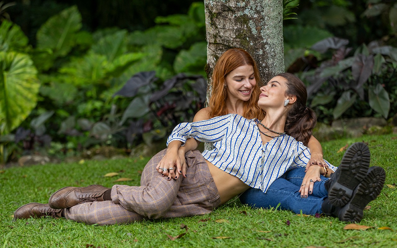Casal 'Loquinha', Alanis Guillen e Gabriela Medvedovsky estreiam novela vertical e celebram parceria: 'Muito fã'