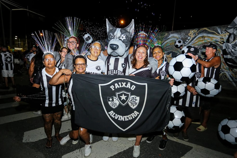 Ensaio do Botafogo Samba Clube — Foto: Wallace Lima