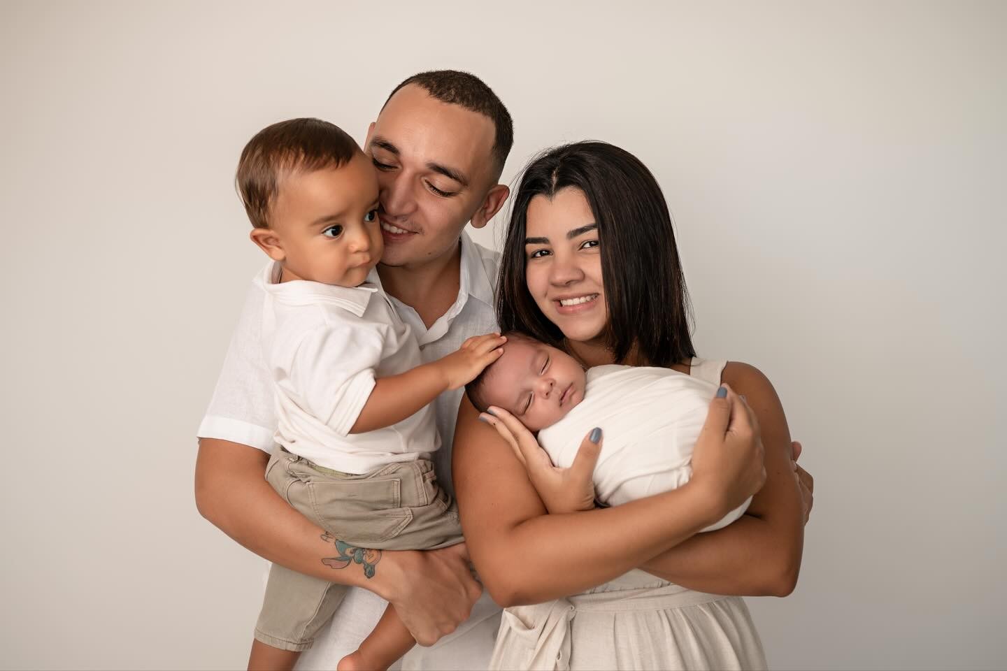 Ary Mirelle se assusta com pergunta de seguidor se ela está grávida de gêmeos