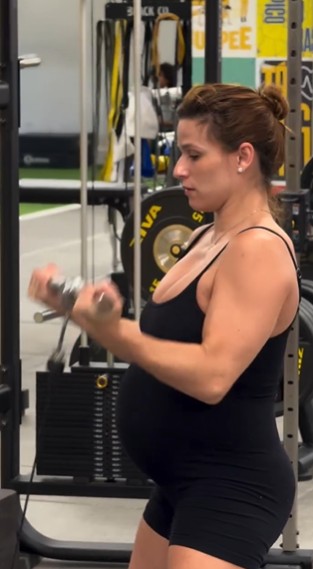Grávida, Jade Barbosa compartilha treino
