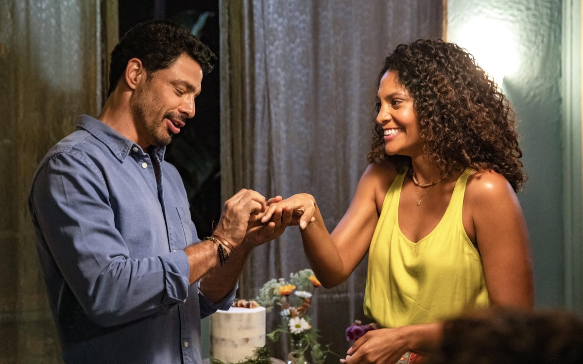 Terra e Paixão Caio e Aline ficam noivos Terra e Paixão gshow