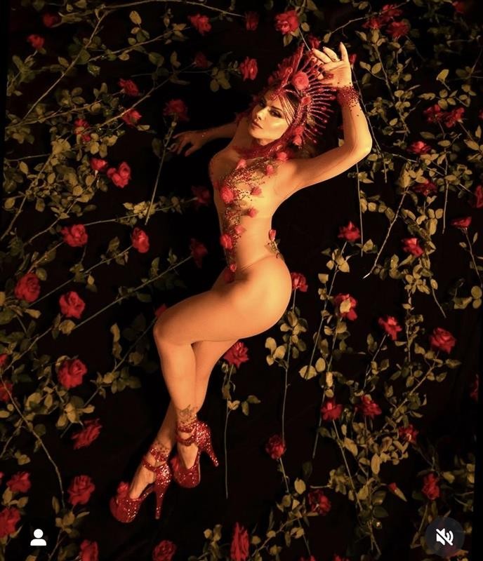 Viviane Araujo, a rainha das rainhas, brilha em minidesfile do Salgueiro na Cidade do Samba