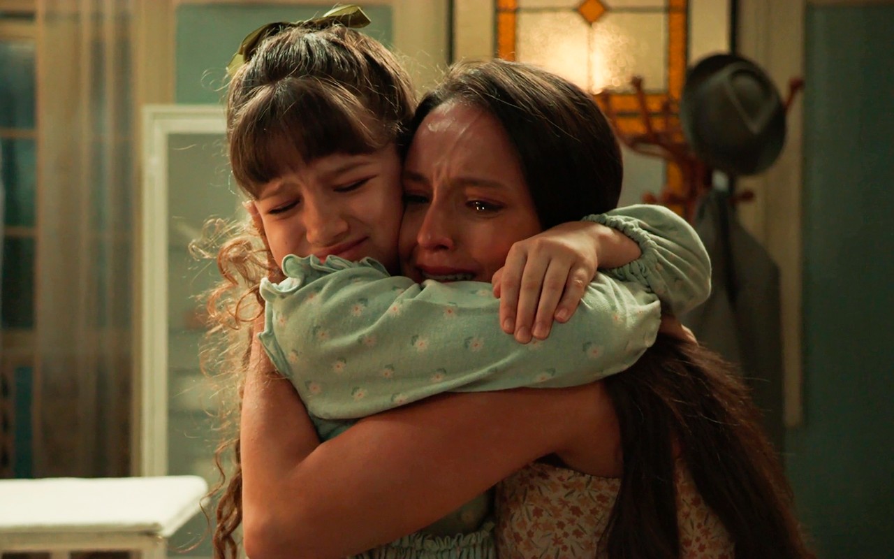 Êta Mundo Melhor!: Estela reencontra Anabela e a chama de filha