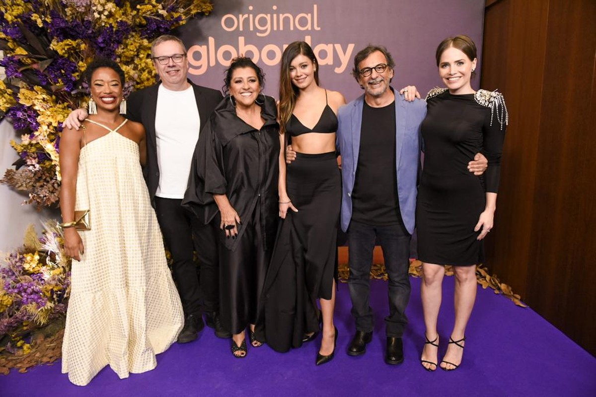 Todas As Flores Elenco Se Reúne Para Lançamento Da 2ª Fase Da Novela