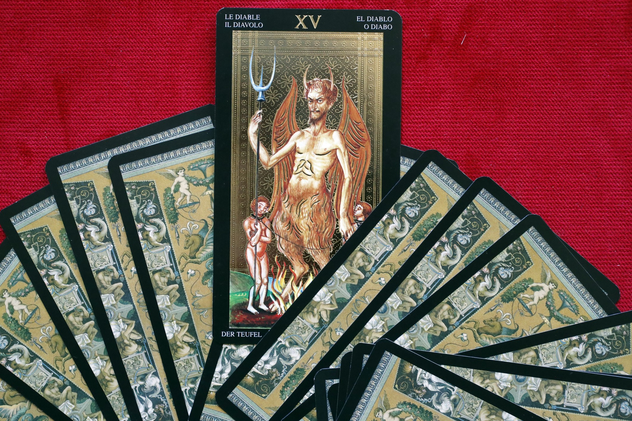 O Diabo é a carta do mês: prepare-se para tentações, verdades e viradas