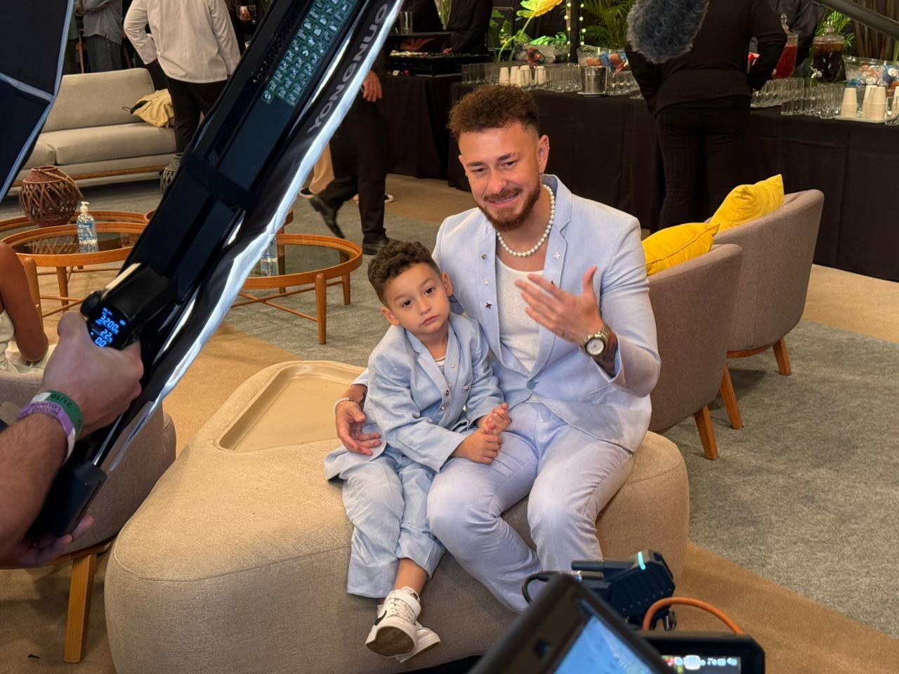 Mensagem de fim de ano da Globo 2025: veja looks dos famosos no 1º dia de gravação