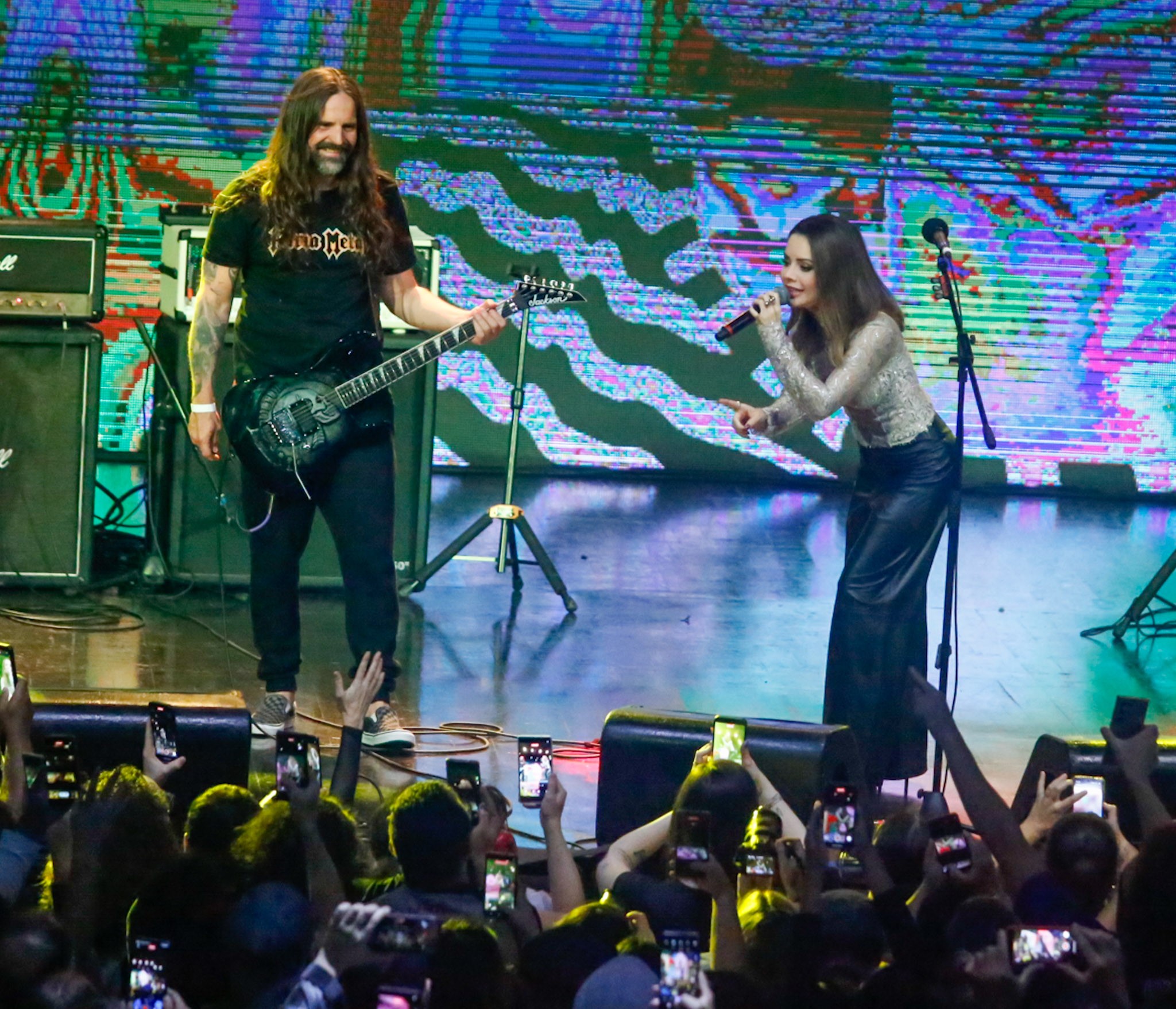 Sandy canta com Andreas Kisser em homenagem à mulher do cantor que morreu de câncer