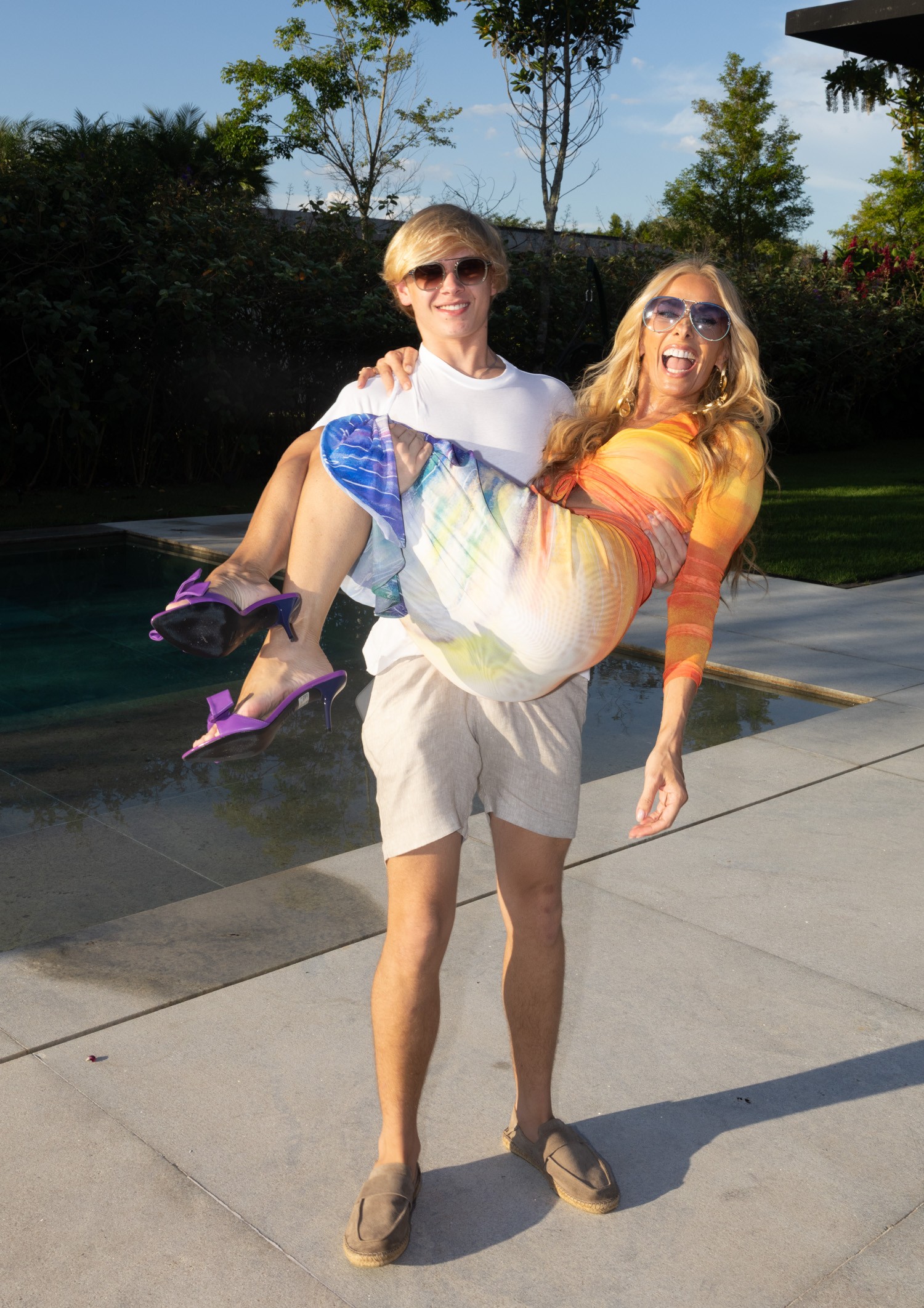 Adriane Galisteu comemora aniversário com o filho e altura do menino impressiona