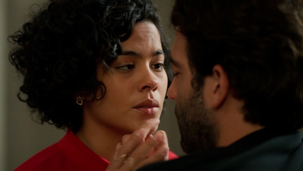 Para Afonso, Fátima fingirá preocupação com Solange — Foto: Reprodução/TV Globo