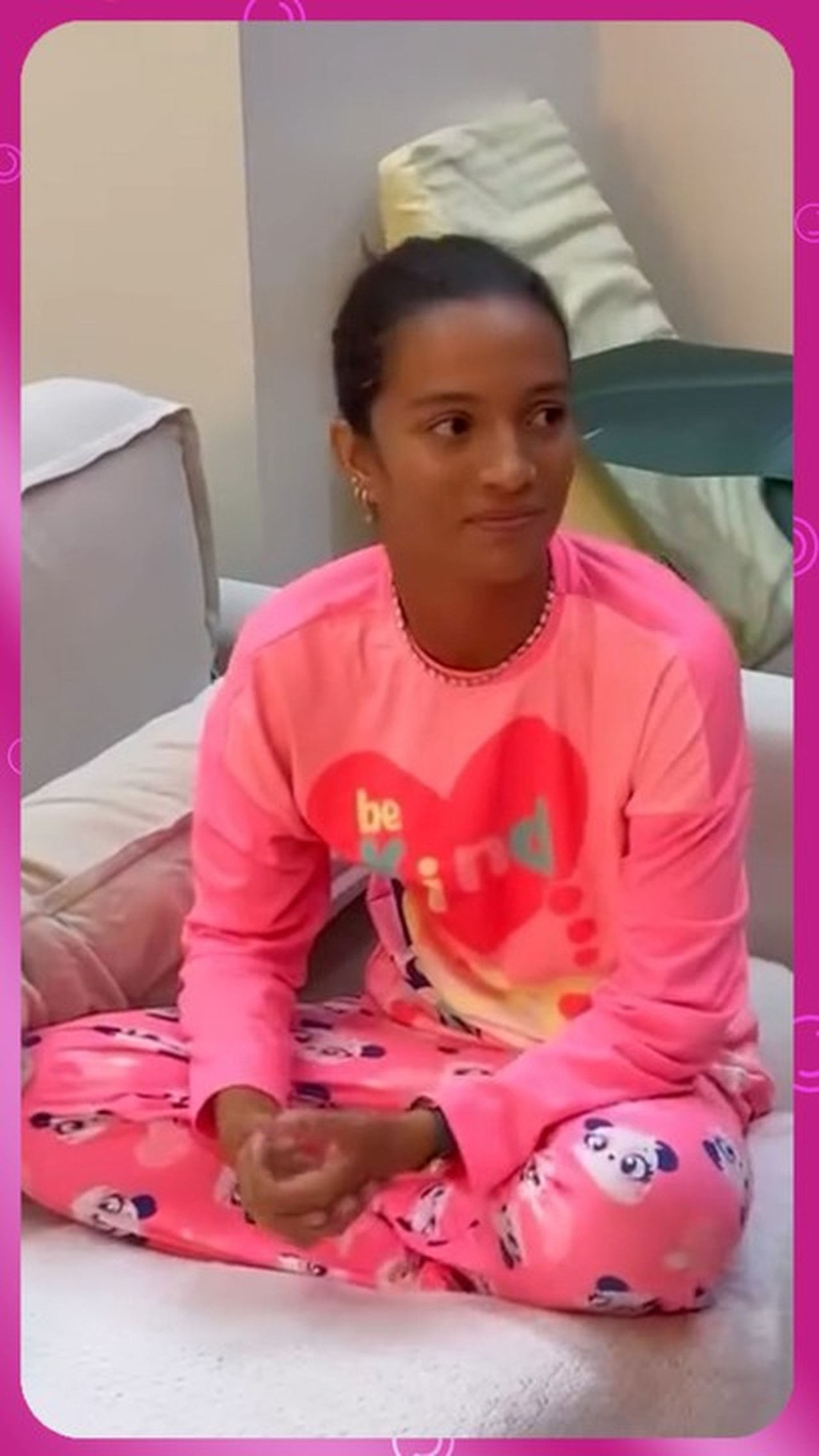 Mãe de Rayssa Leal mostra reação da atleta ao descobrir que vai ganhar mais um irmão