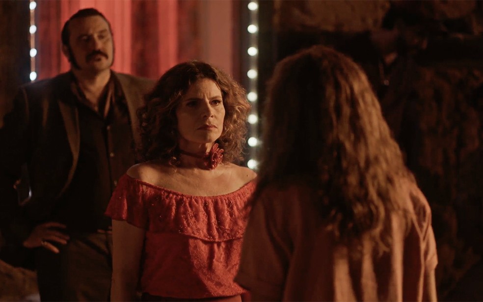 Deodora e Zefa Leonel vão entrar em atrito mais uma vez em No Rancho Fundo — Foto: Globo