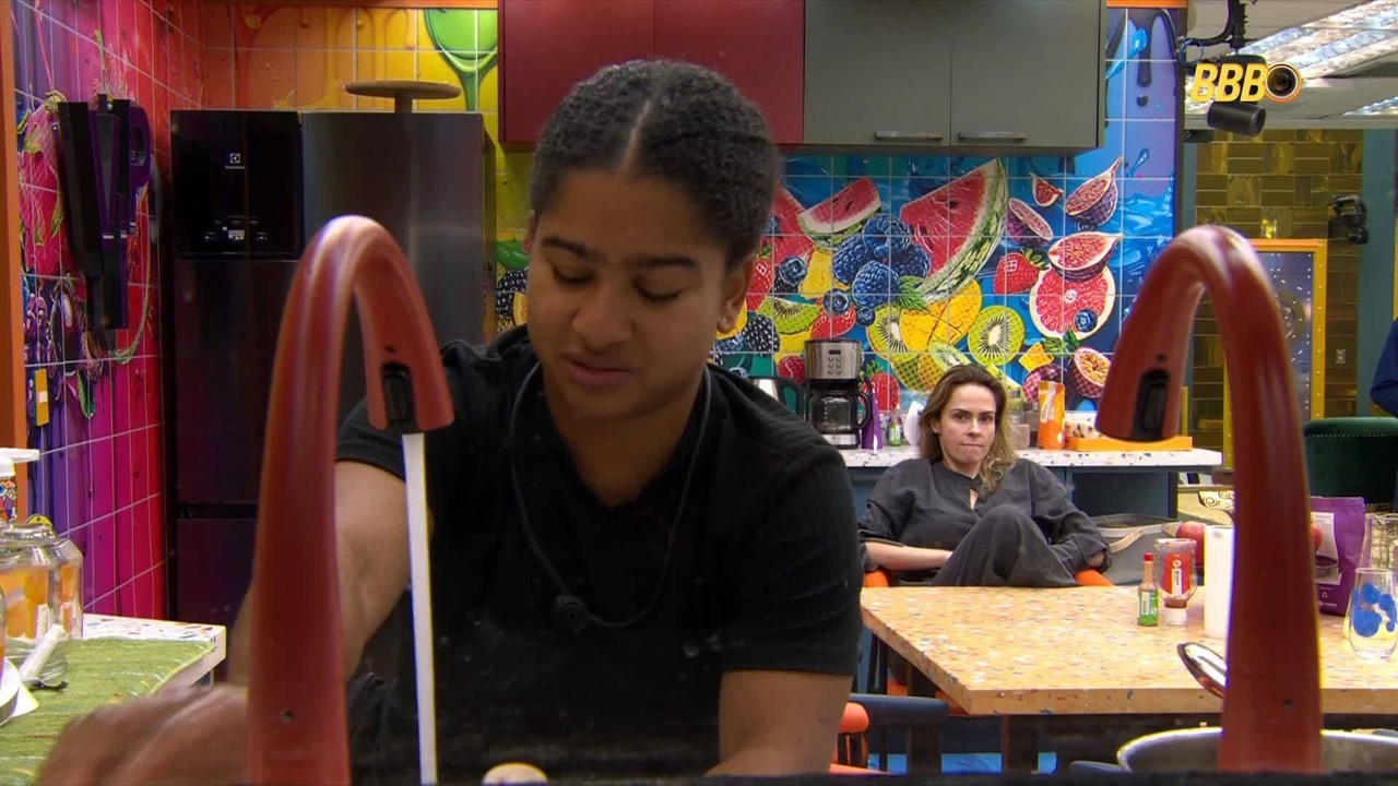 Ana Paula alfineta Cowboy ao vê-lo conversando com sister: 'Aumentar o leque de amizades'