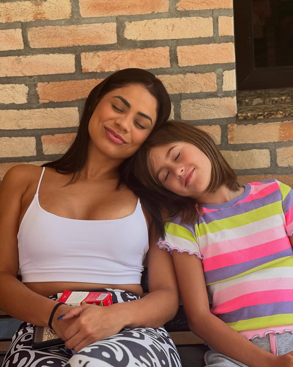 Lexa com Cecília, filha de Ricardo Vianna — Foto: Reprodução/Instagram