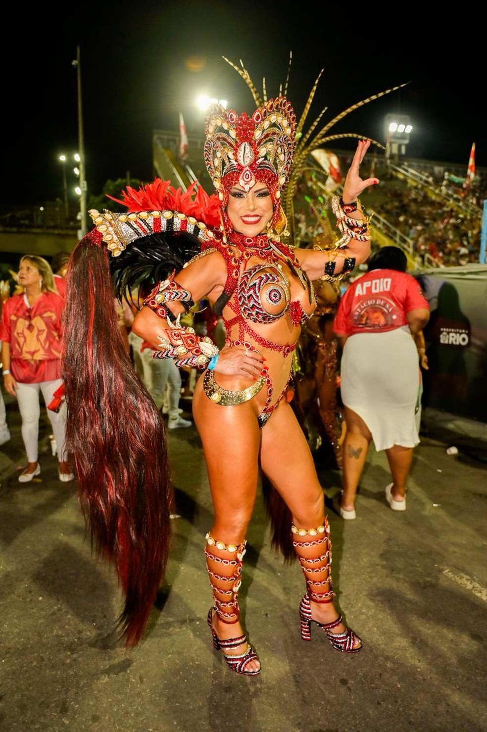 Rainha da Estácio de Sá usa fantasia micro e comenta tamanho da parte íntima: 'Pequena notável' — Foto: Ellen Soares/gshow
