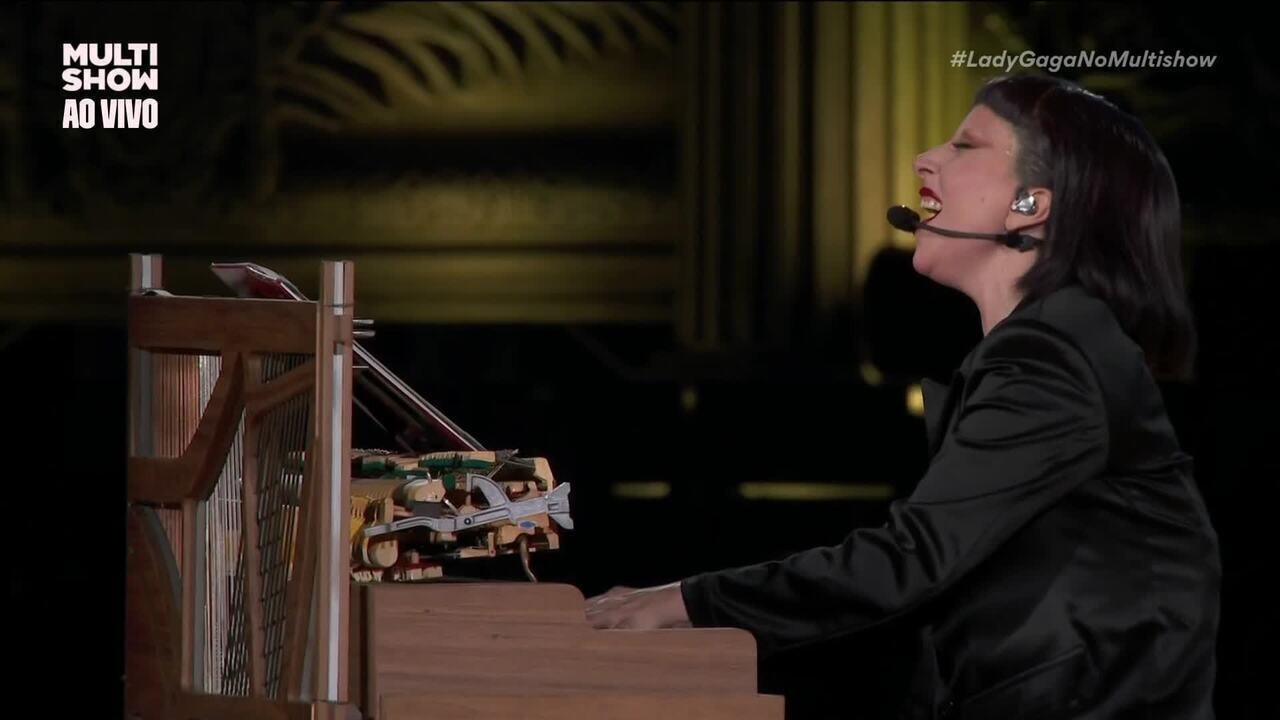 Lady Gaga emociona público com o sucesso 'Shallow'