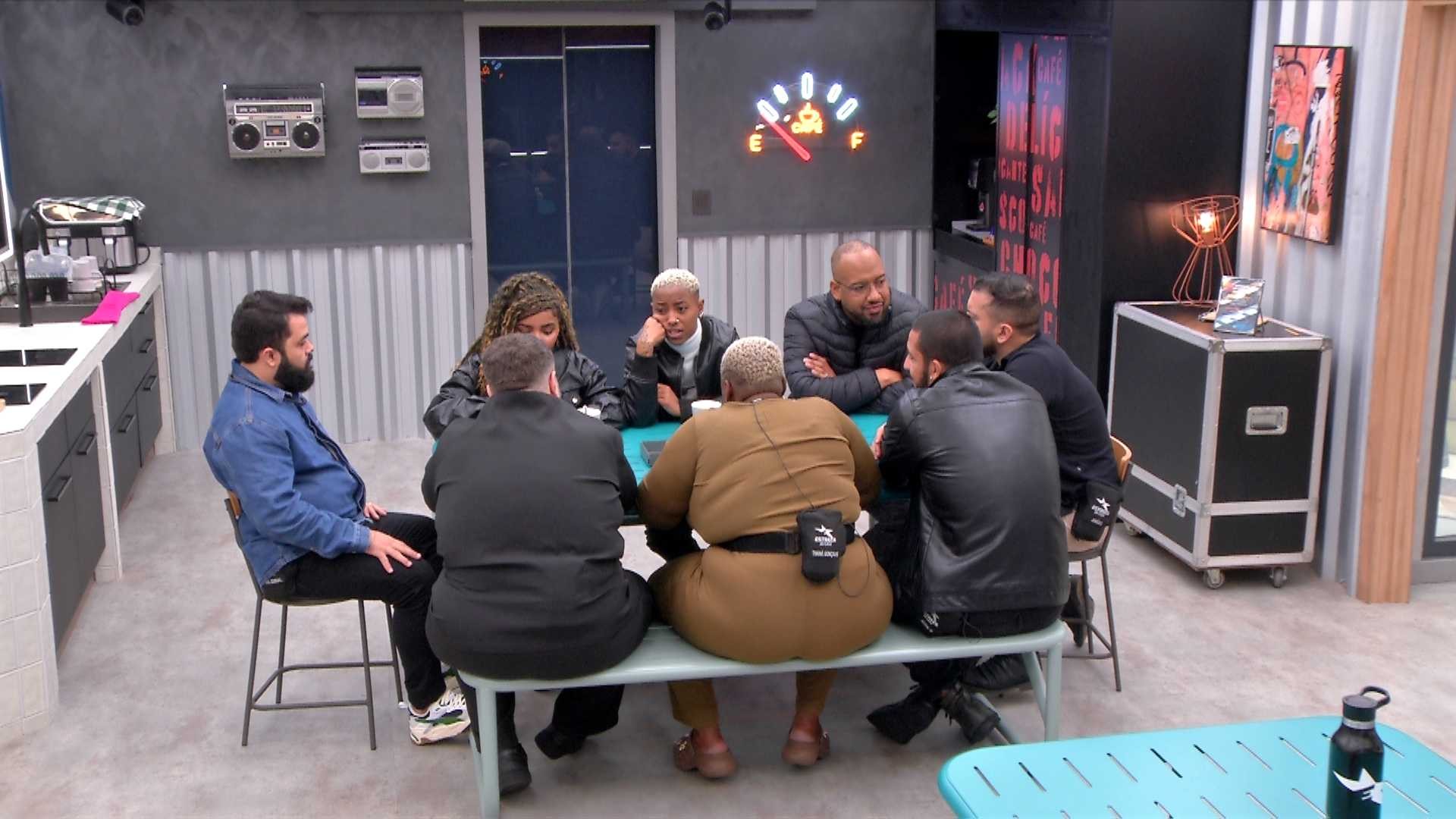 Sudário relembra início da paternidade: 'É uma galera, a minha vida paternal começou muito cedo'