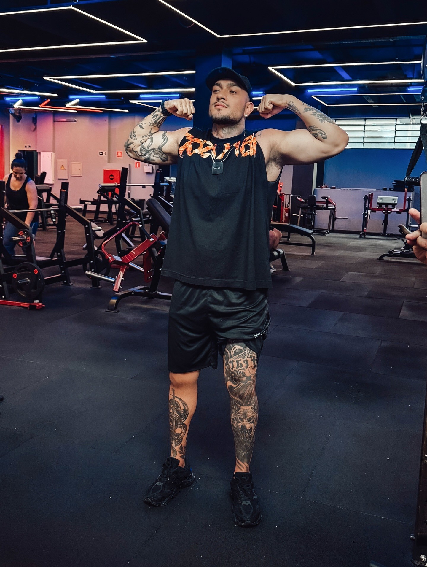 MC Binn comemora perda de gordura e reflete: 'Só quem luta sabe'