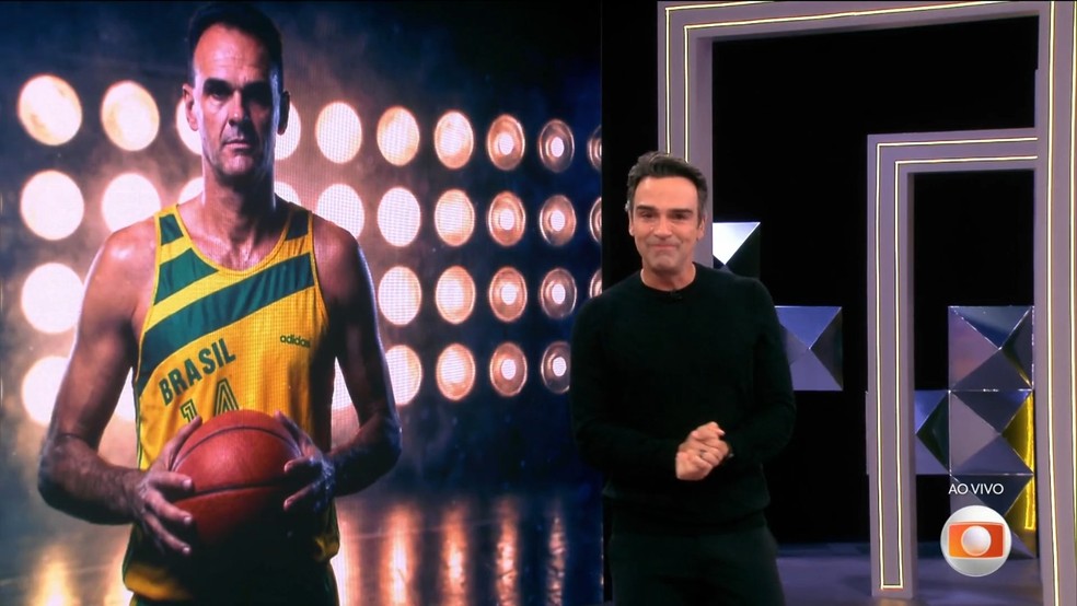 Tadeu Schmidt faz homenagem a Oscar Schmidt, se emociona e dedica programa ao irmão | Gshow