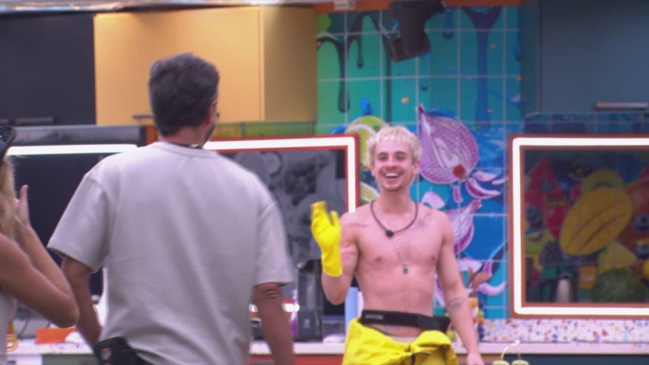 Breno e Juliano Floss cumprimentam Alberto Cowboy após Barrado no Baile: 'Bom dia, formiguinha!'