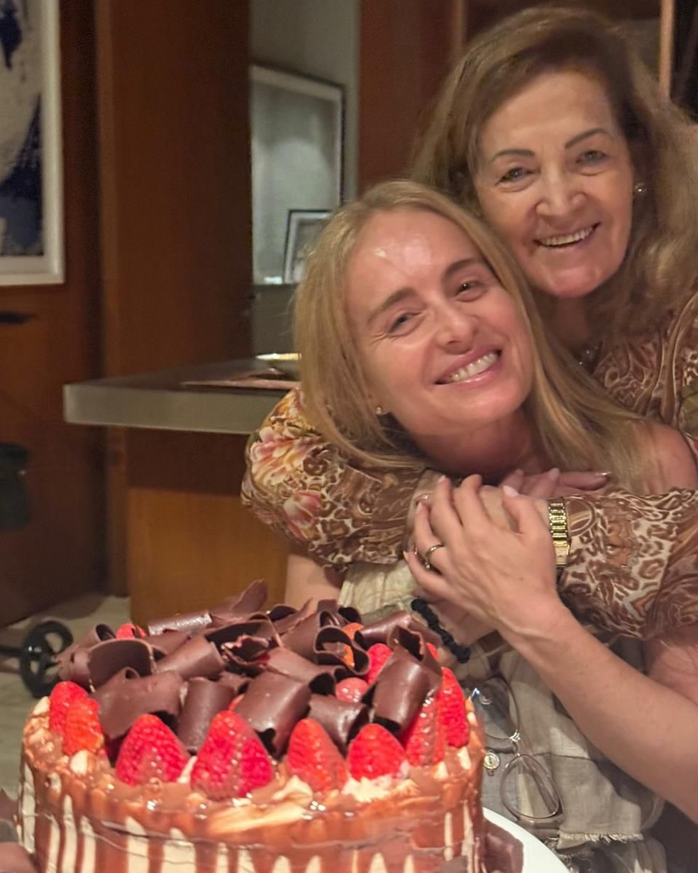 Angélica comemora 51 anos em família — Foto: Reprodução/Instagram