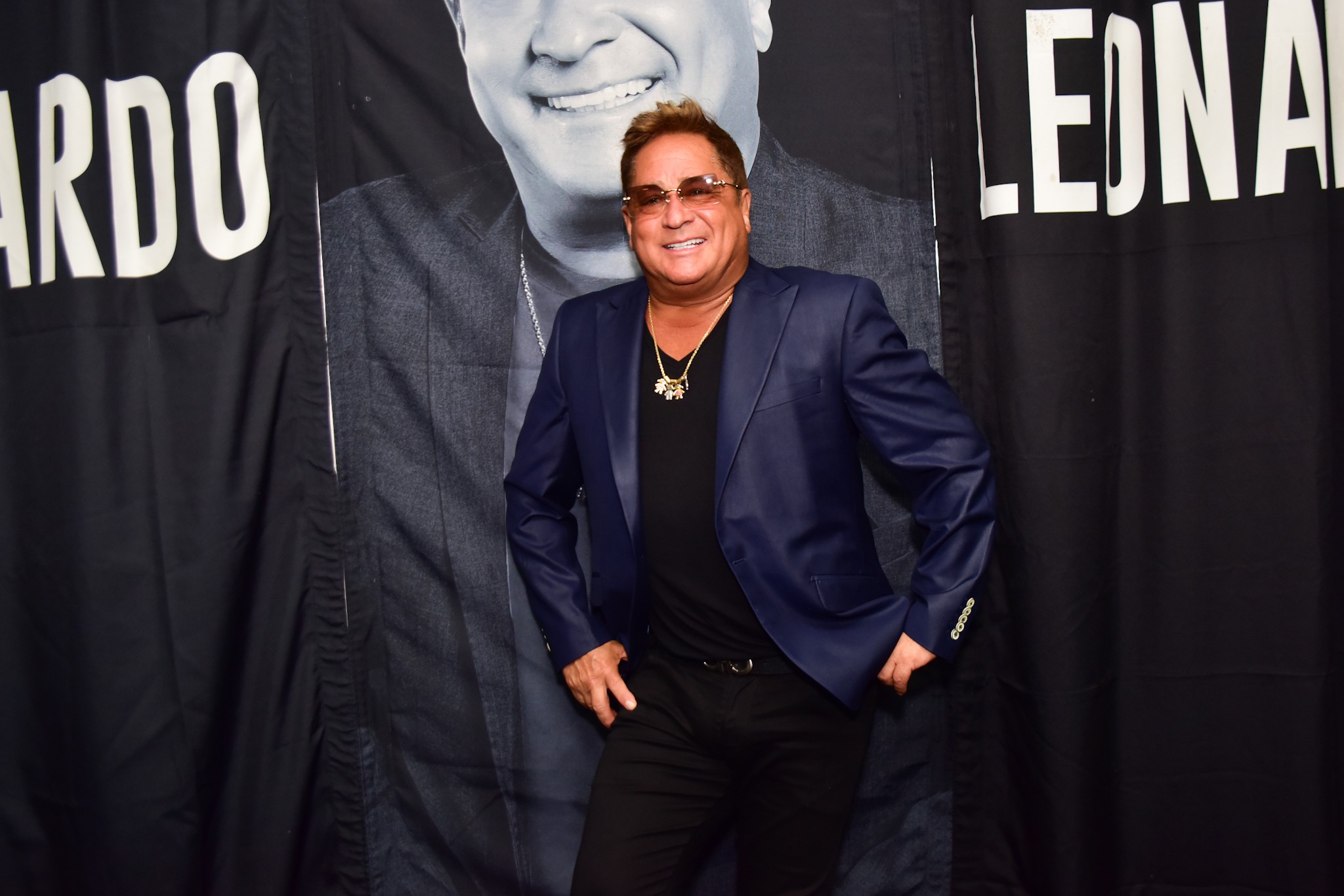 Leonardo usa colar dado por Virginia e Zé Felipe durante o Caldas Country Festival