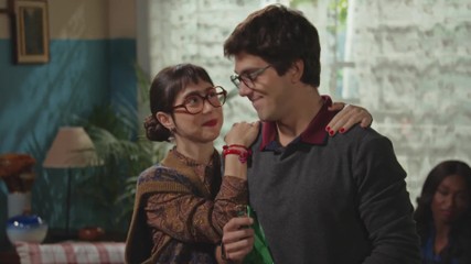 Guto e Chantal desconfiam da boa vontade de Elisa com Lupita