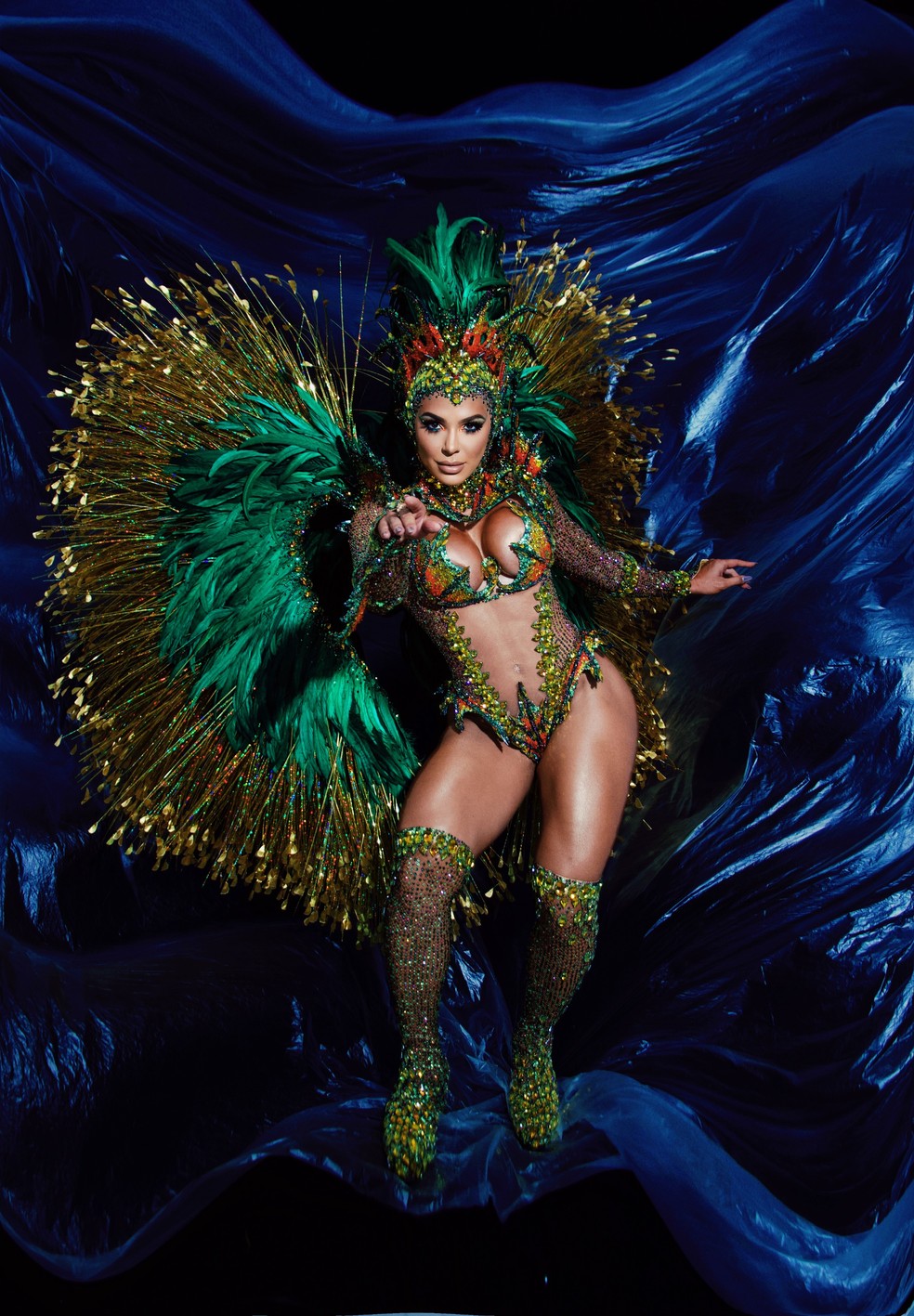 Monique Rizzeto, musa do bumbum desenhado, desfila pela Vila Isabel e comenta sucesso: 'Estética diferenciada' — Foto: Divulgação