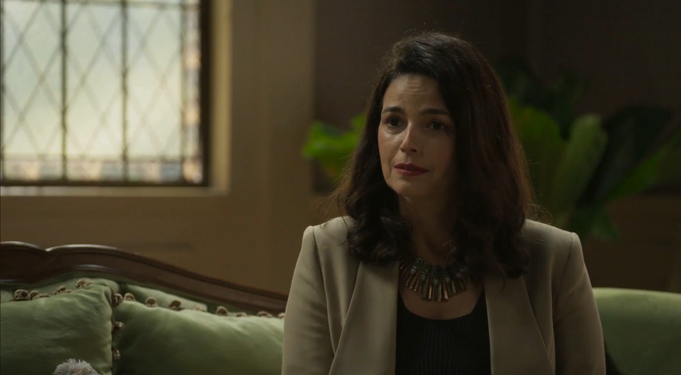 A Nobreza do Amor: Marta percebe que Mirinho quer se livrar de Virgínia — Foto: Reprodução/TV Globo