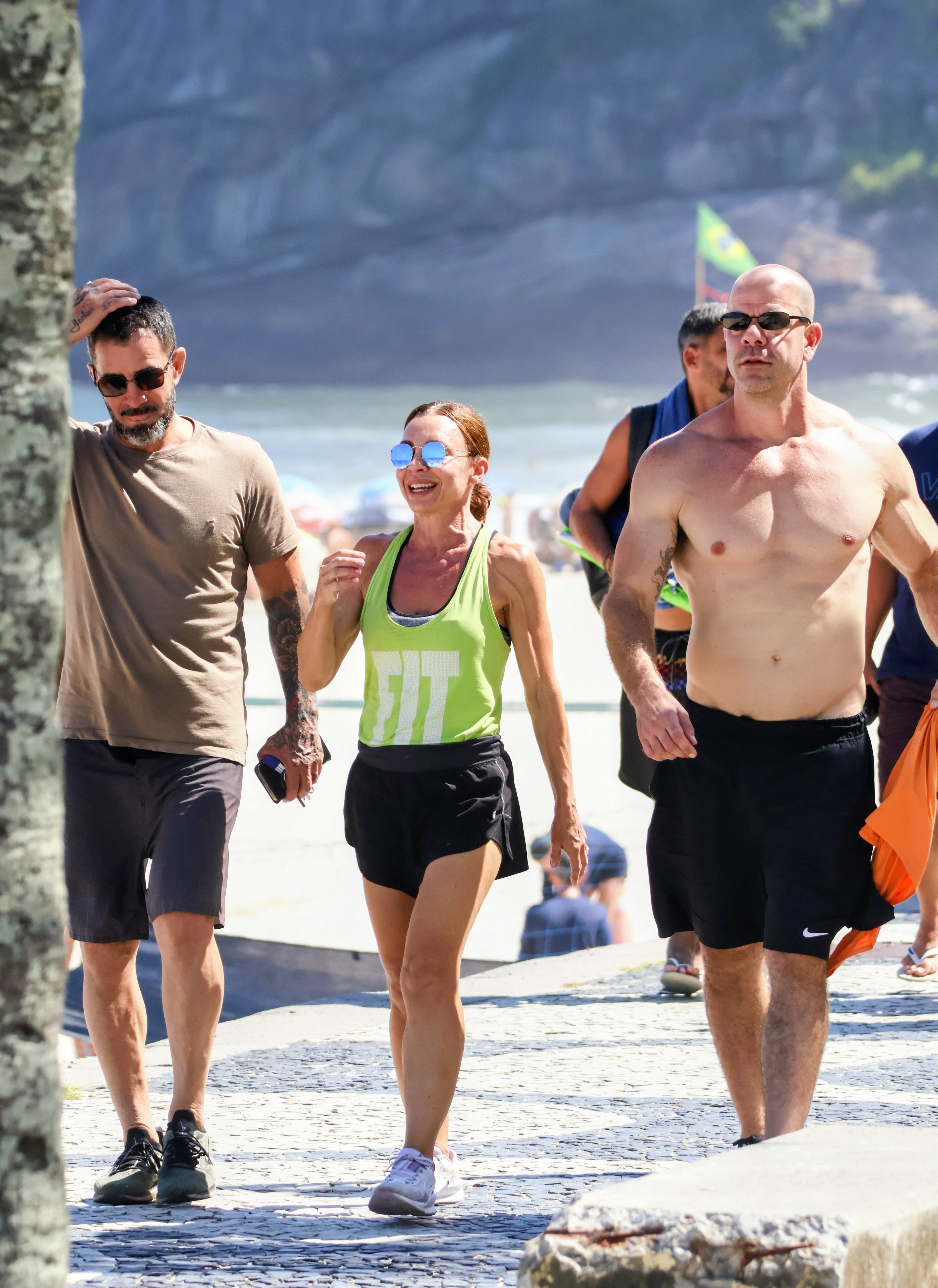 Famosos aproveitam domingo de sol no Rio para se exercitar ao ar livre