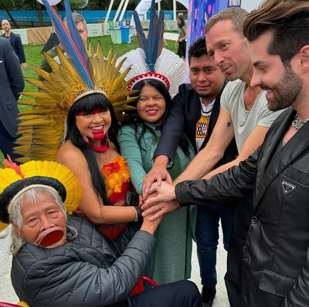 Alok e artistas indígenas brasileiros se apresentam no Central Park, em Nova York — Foto: Reprodução/Instagram
