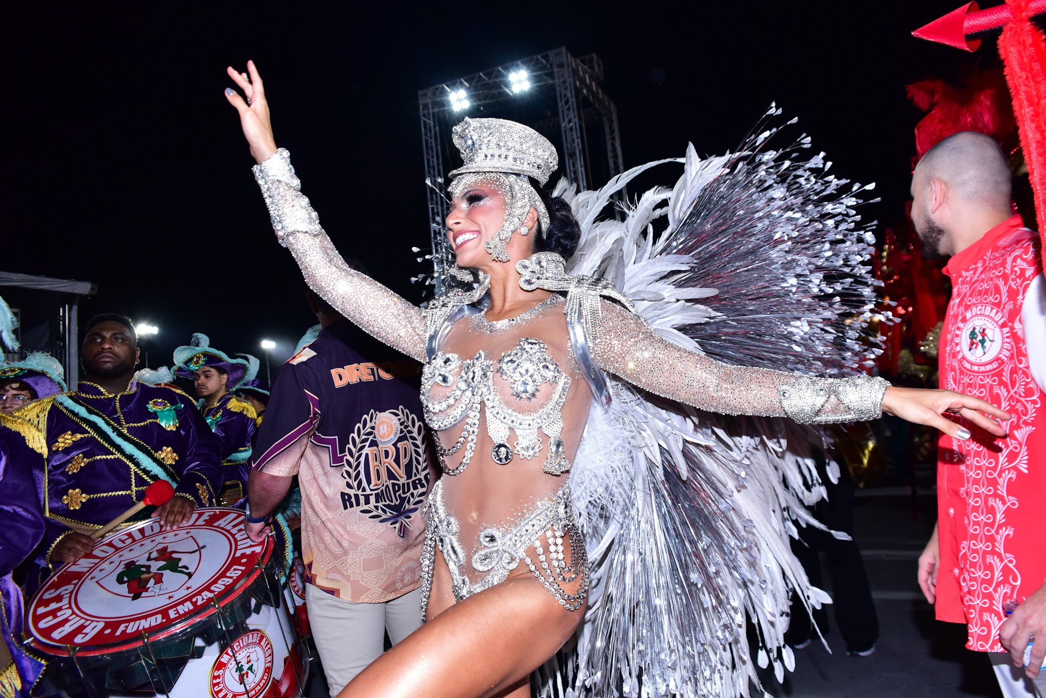 Rainha de Bateria da Mocidade, Aline Oliveira comemora em live vitória no Carnaval de São Paulo