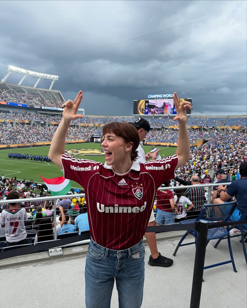 Alice Wegmann na torcida pelo Fluminense — Foto: Reprodução/Instagram