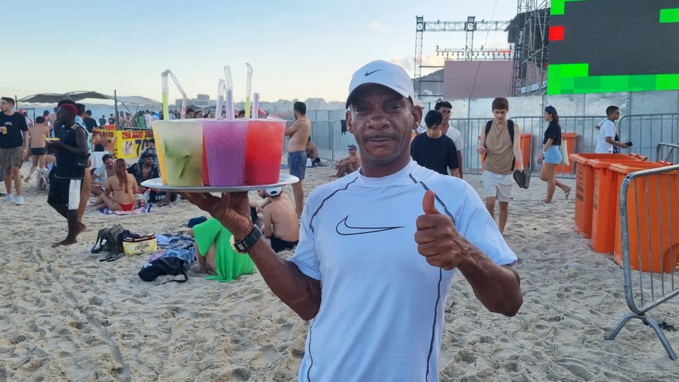 O vendedor de caipirinha Luiz Carlos — Foto: gshow/Matheus Dezotti
