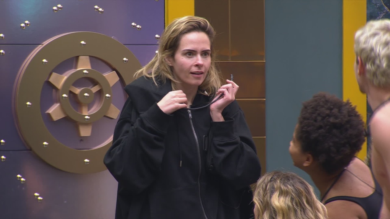 Ana Paula Renault retorna à casa depois de não cumprir Desafio Barrado no Baile