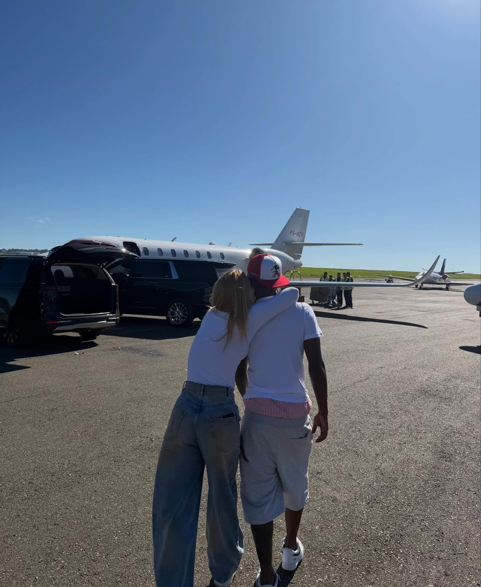Virginia se declara para Vini Jr. em post: 'Sou feliz com você' — Foto: Instagram