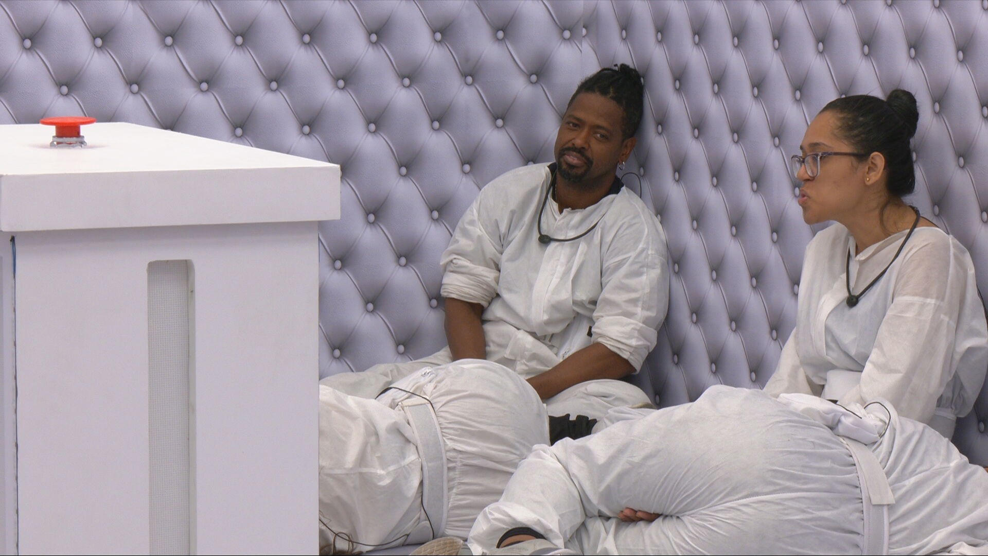 Leandro e Rafaella falam sobre saída de Ricardo no Quarto Branco: 'Sabedoria'