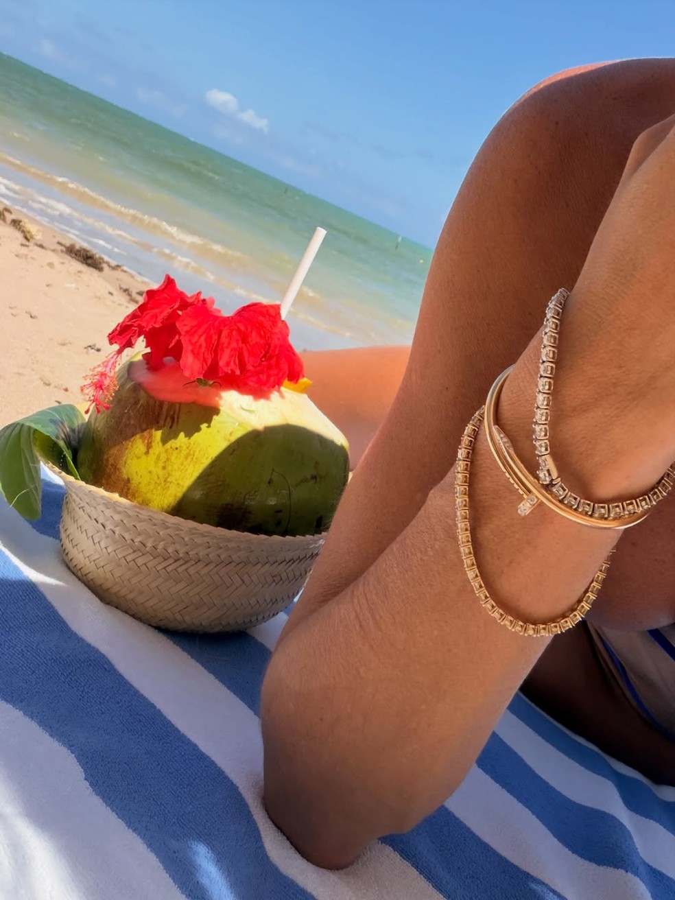 Deborah Secco abre álbum de fotos em Alagoas e mostra corpo sarado — Foto: Reprodução do Instagram